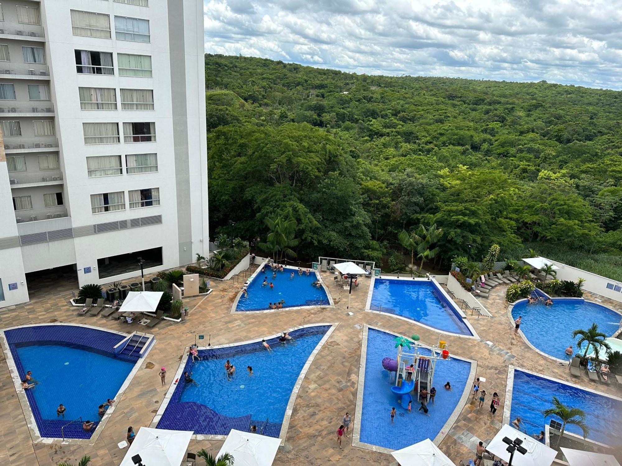 Apartment Park Veredas Vista Paras Piscinas No Fundo Esta Liberado Rio Quente